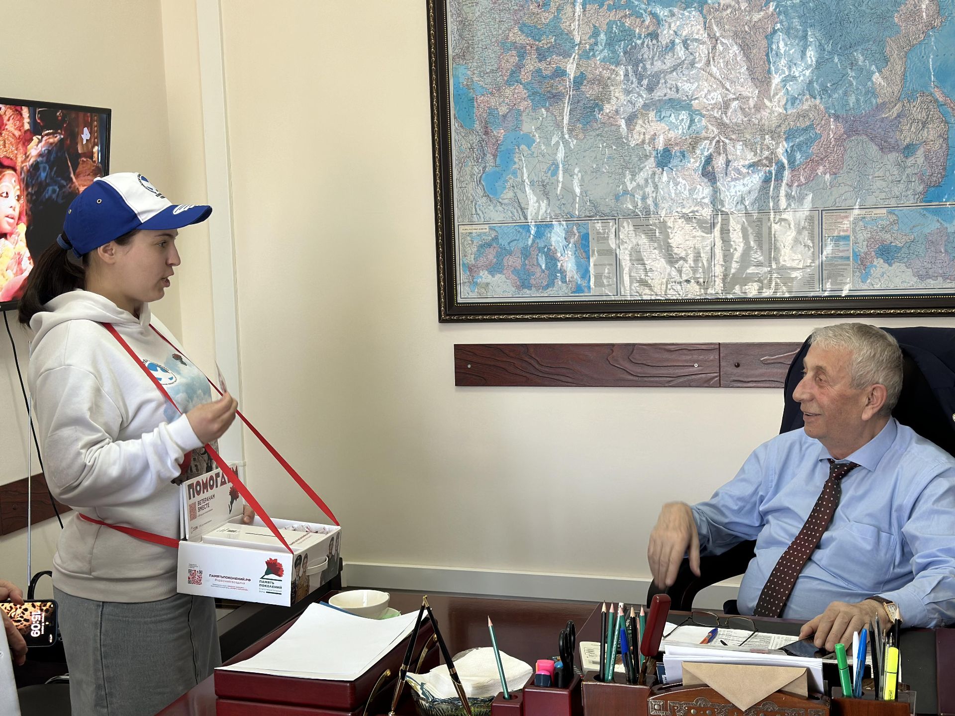 Коллектив Миннаца РД принял участие в благотворительной акции «Красная гвоздика»